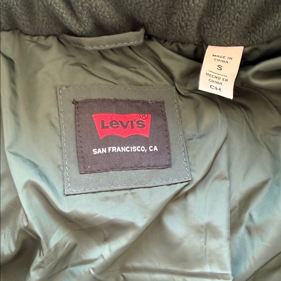 NWT Levi’s Women's Hunter Green Puffer Jacket- S & XL - Picture 9 of 13